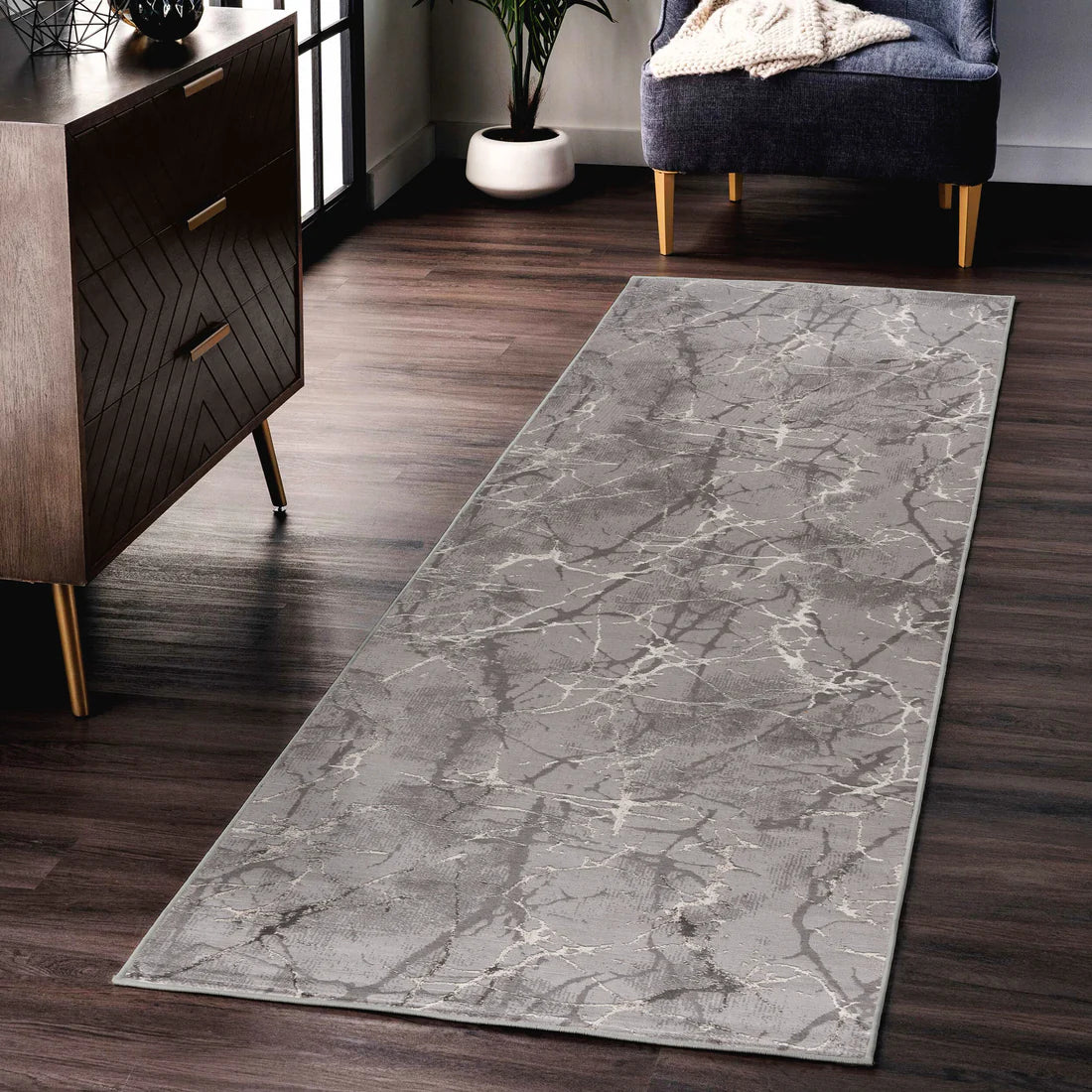 Sehrazat LEXA 3000 Grey
Exquisiter Designer Teppich in Grau Tönen für anspruchsvolle
Innenräume