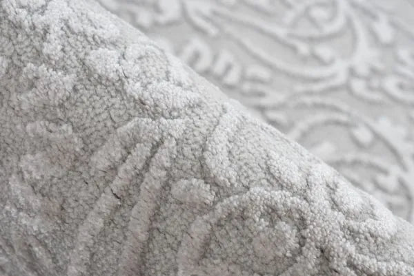 Orientalischer Teppich - Triomphe von Pierre Cardin in 500 Silver